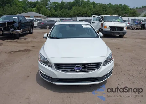 2016 Volvo S60 Premier из США, поврежденный, VIN YV126MFK4G2412051